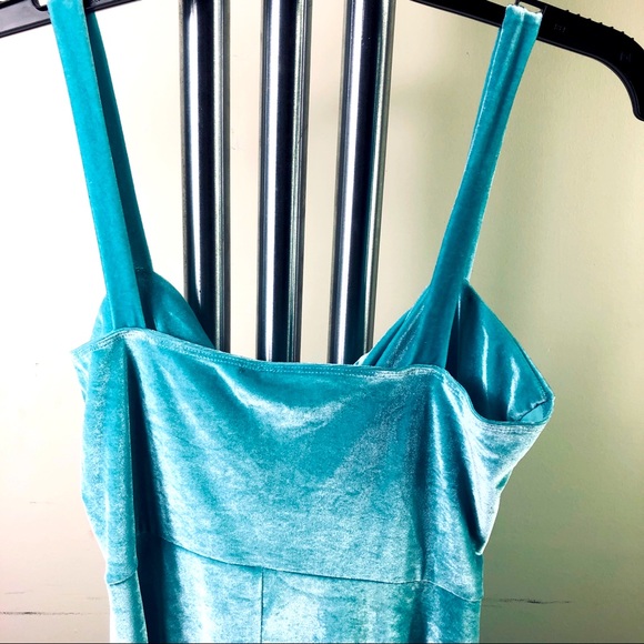 SOLD $$ SOLD $$ Blue sleeveless velour dress flare hem. SIZE: Small - Picture 4 of 9